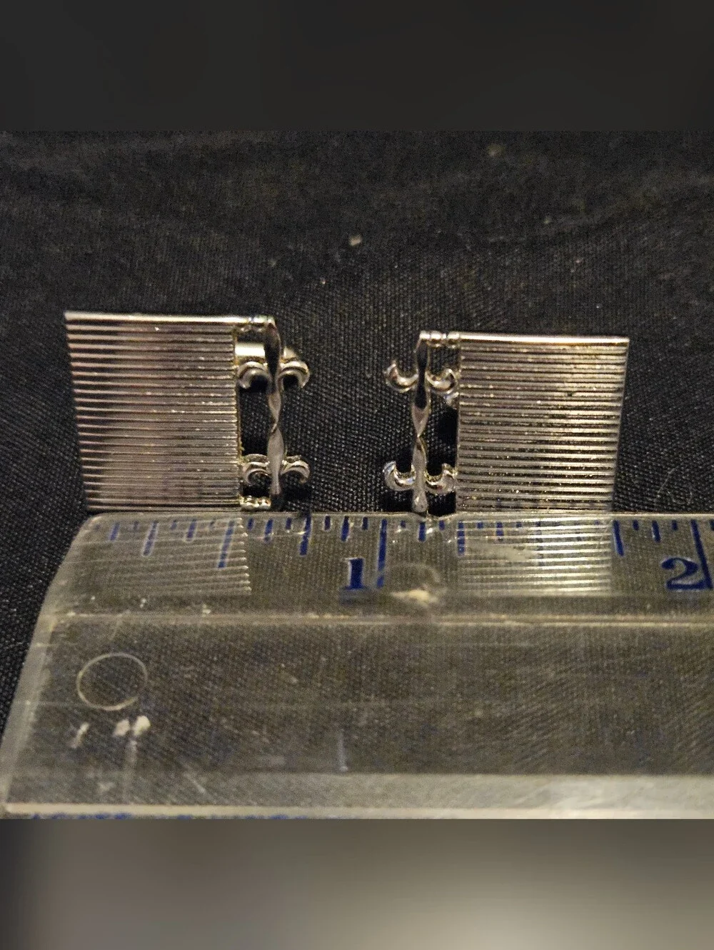 Vintage Swank Silver-tone Fleur De Lis Cufflinks Textured Ribbed Mid-century